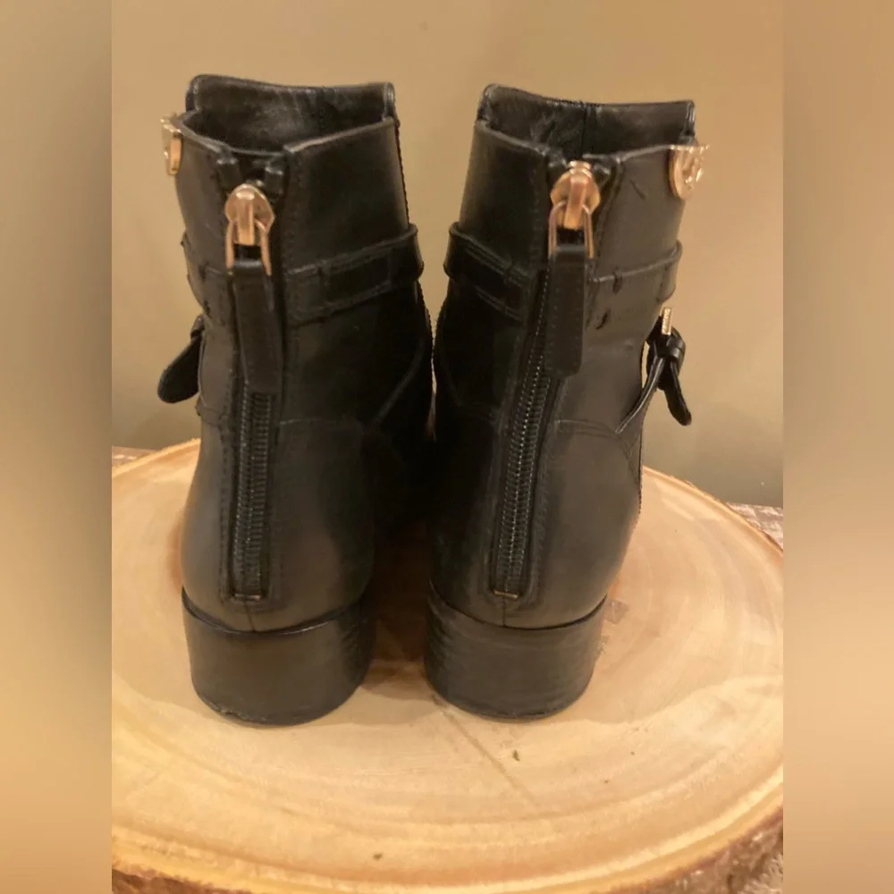 Tory Burch Sidney Booties Ankle‎ Boots Black Soft Leather Logo Sz 7.5